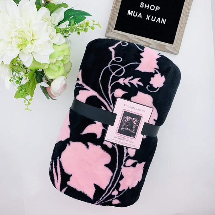 Chăn Victoria's Secret Limited Edition Floral Sherpa, Black/ Pink
