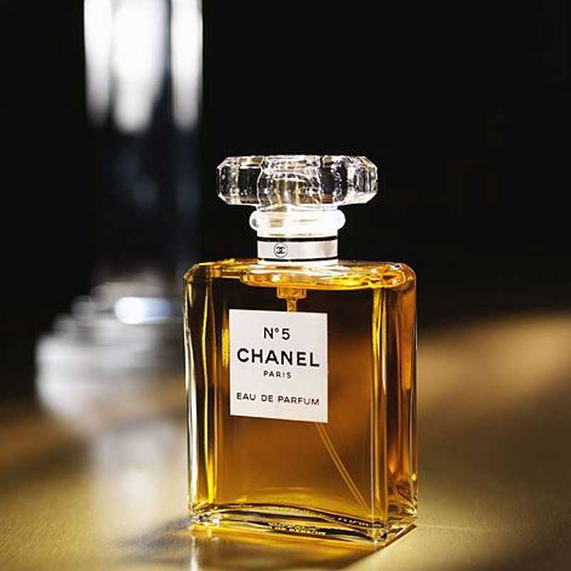 Vì sao Chanel No5 là huyền thoại về nước hoa gần 100 năm  VnExpress Giải  trí