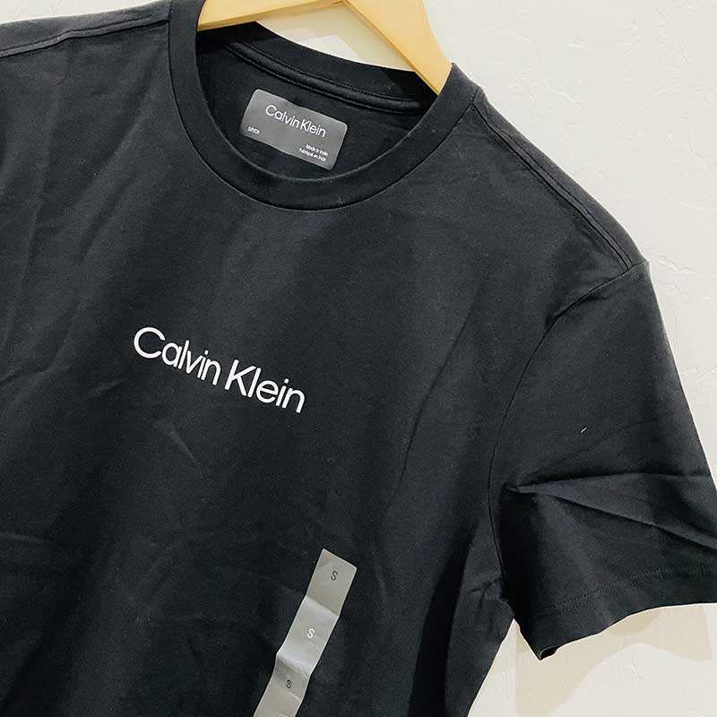 Áo Calvin Klein Relaxed Fit Standard Logo Crewneck T-Shirt - Black, Size S  - Shop Mùa Xuân