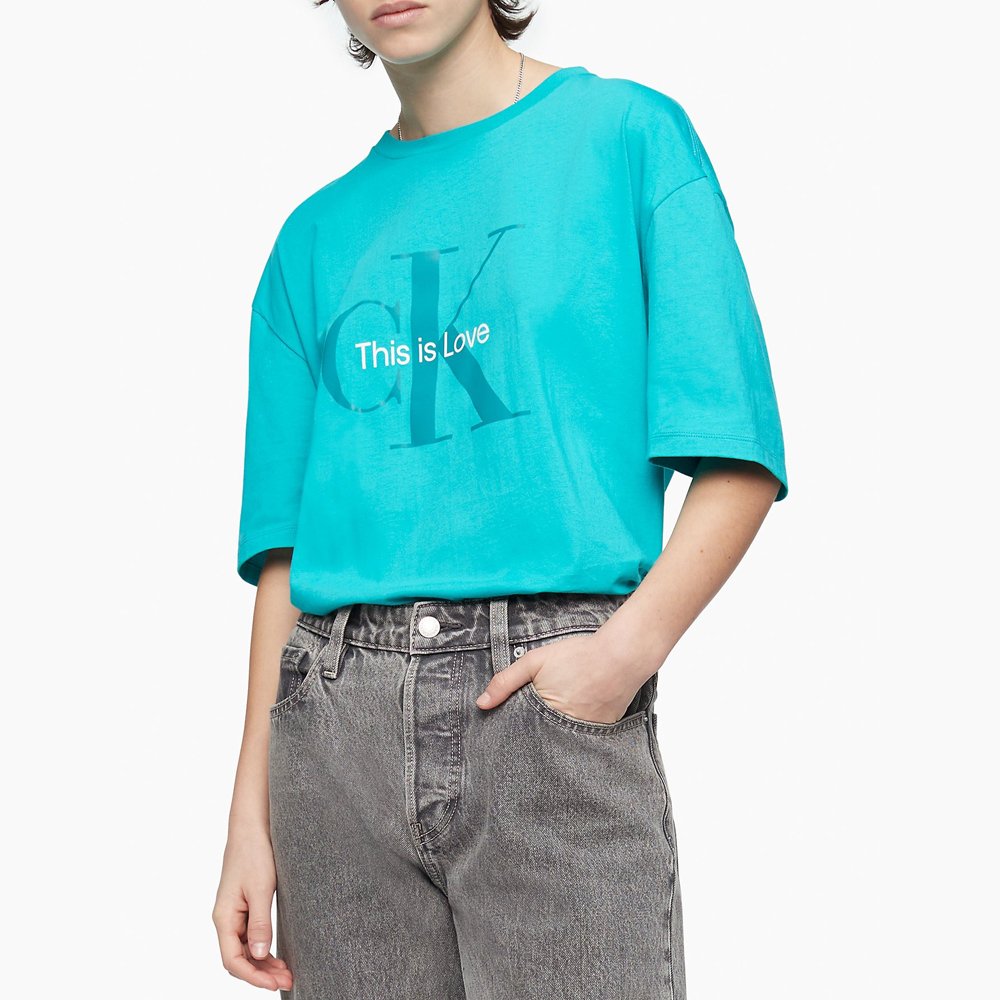 Áo Calvin Klein Pride Relaxed Fit Monogram Logo Crewneck T-Shirt - Island Turquoise, Size M
