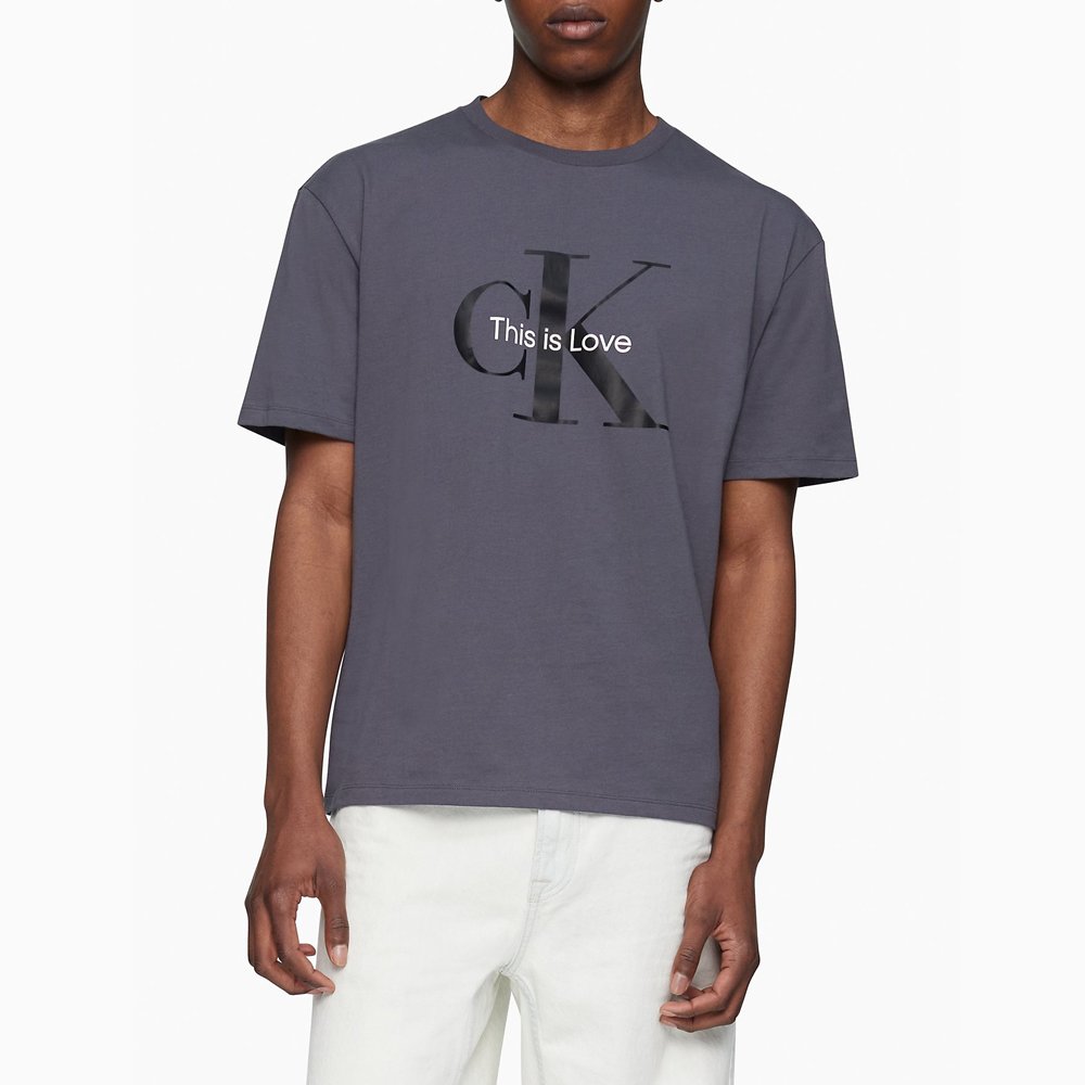 Áo Calvin Klein Pride Relaxed Fit Monogram Logo Crewneck T-Shirt - Forged Iron, Size M
