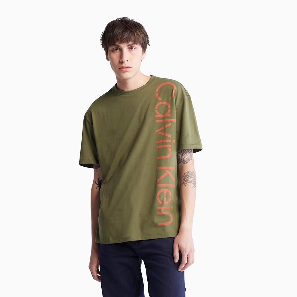 Áo Calvin Klein Khakis Relaxed Fit Stencil Logo Crewneck T-Shirt - Green, Size M