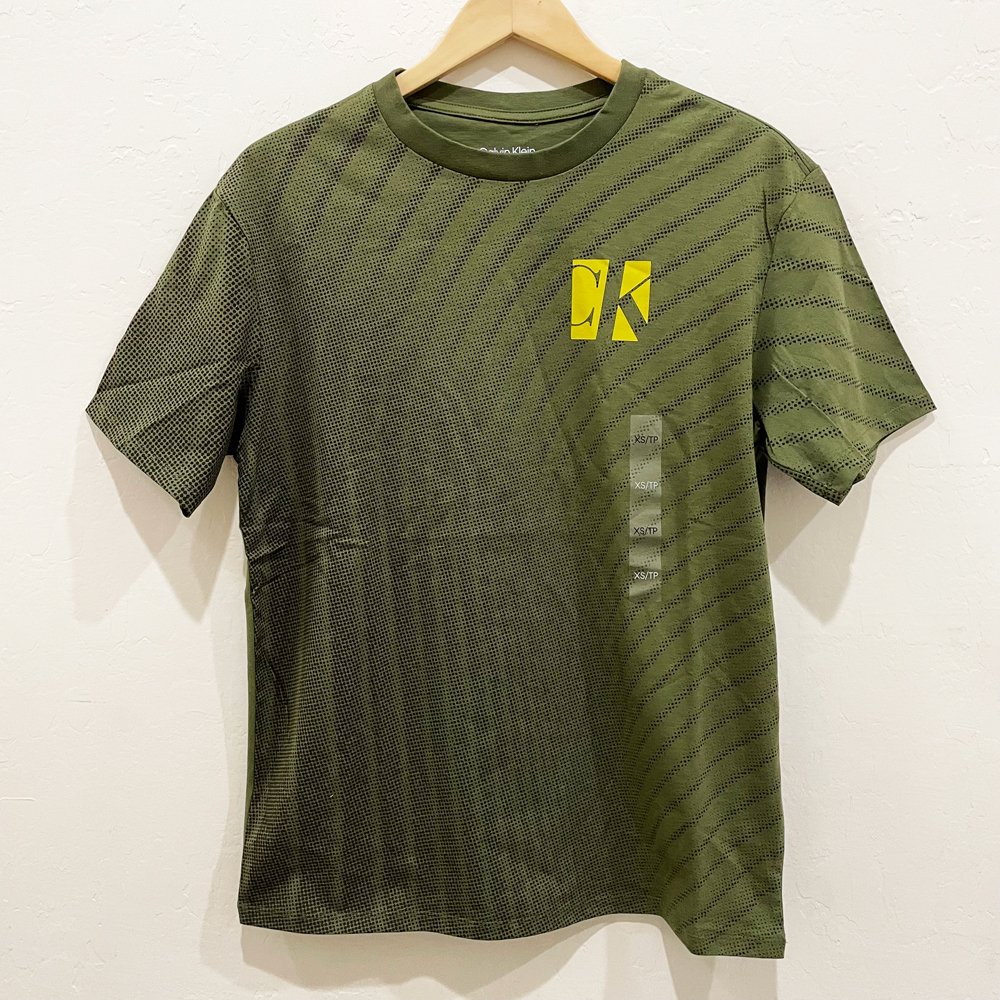 Áo Calvin Klein Relaxed Fit Reimagined Color Haze Logo - Olive, Size XS