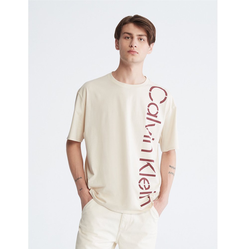 Áo Calvin Klein Khakis Relaxed Fit Stencil Logo Crewneck T-Shirt - Desert Sand Dune, Size S