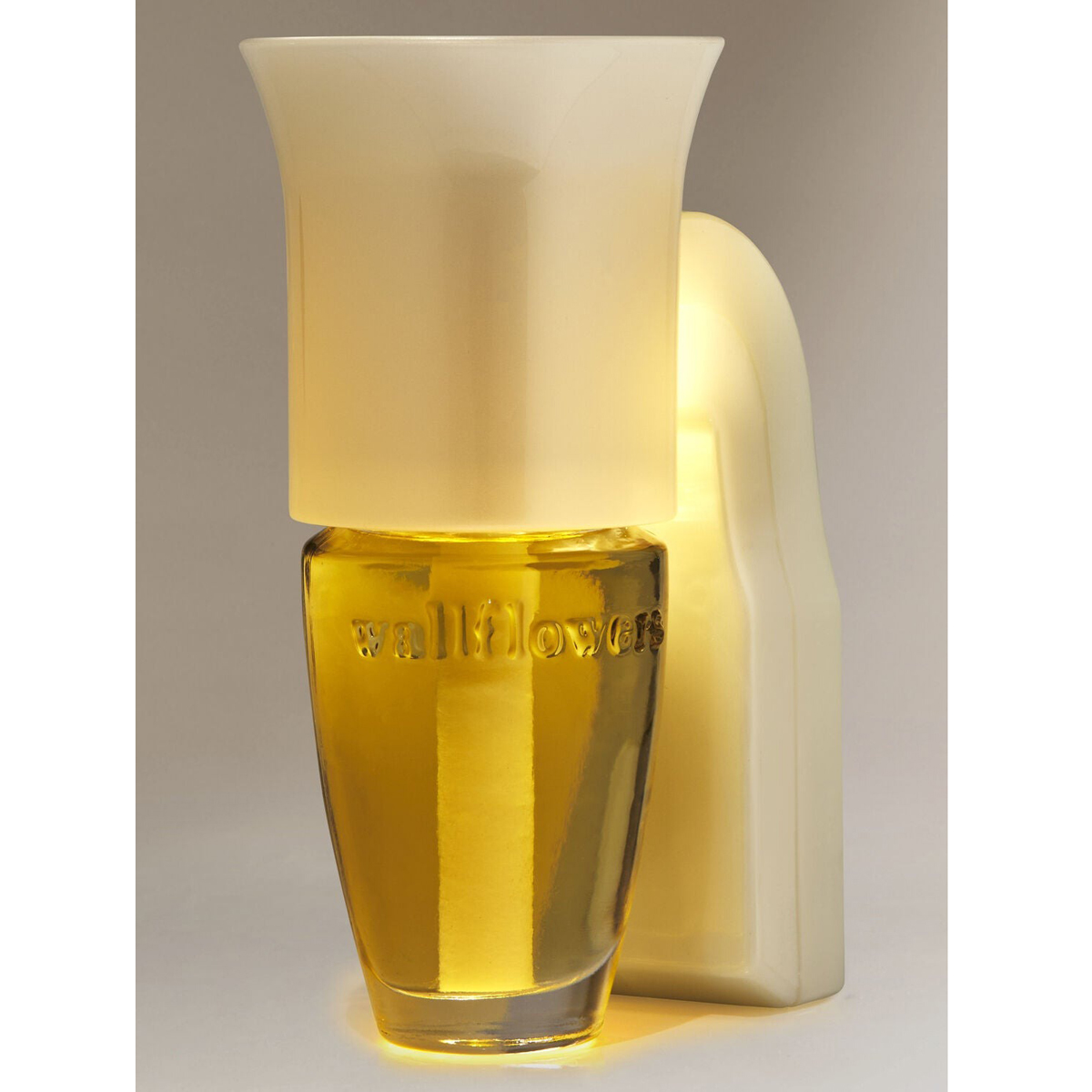 Đầu cắm tinh dầu Bath & Body Works Nightlight - White Flare